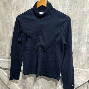 Women’s med Tommy Hilfiger golf turtleneck. A1